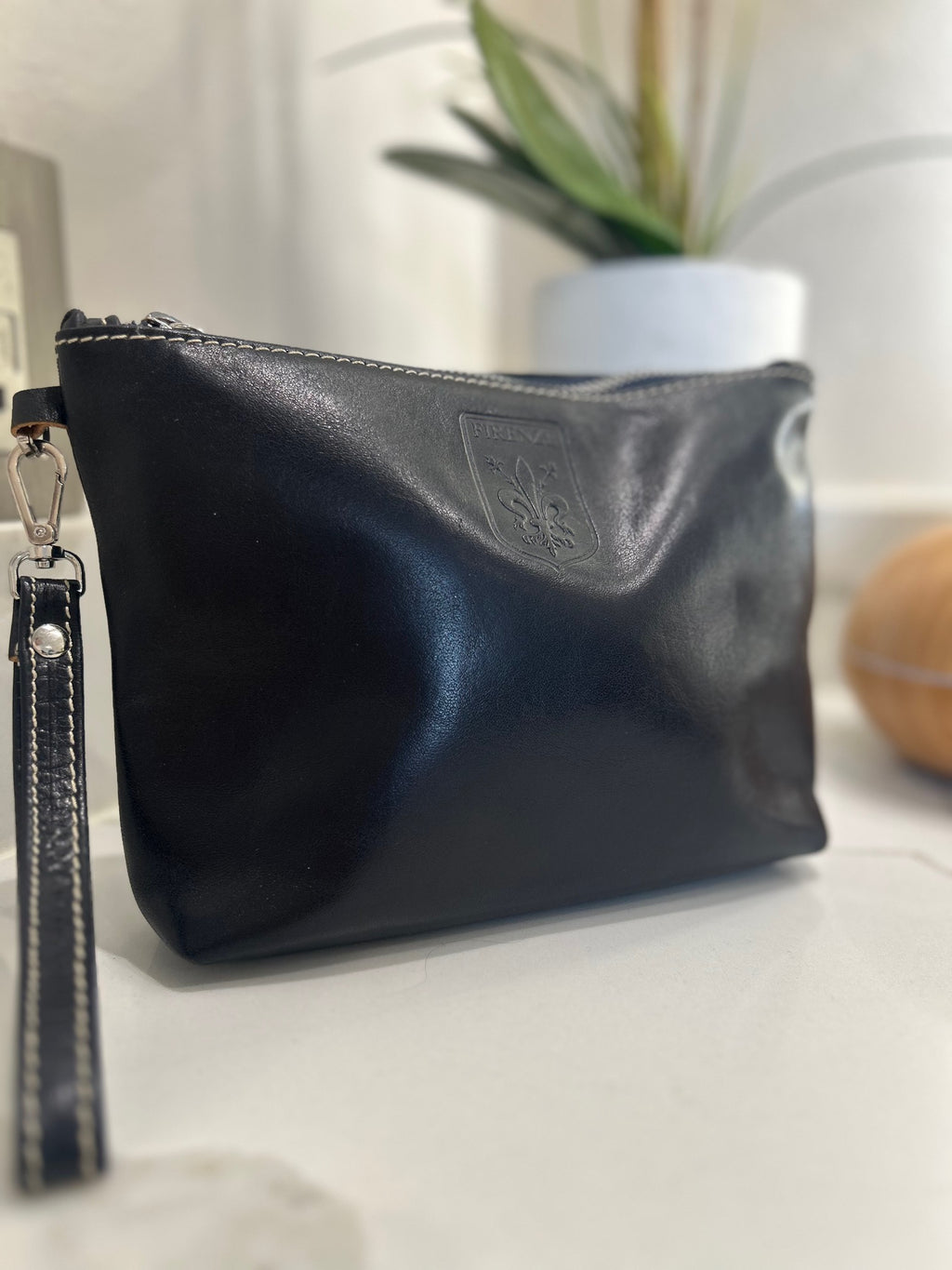 Firenze Smooth Leather Wristlet Pouch – Handcrafted in Italy (Black)