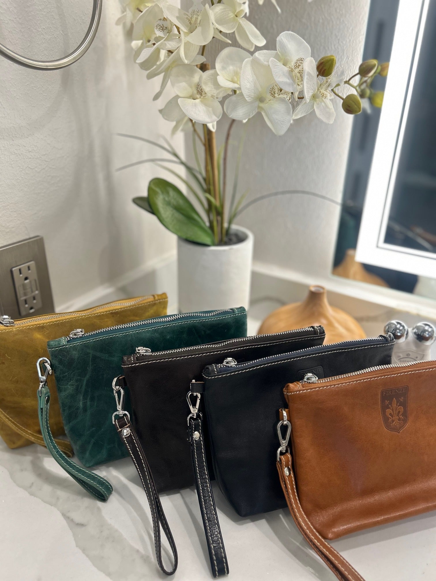 Firenze Smooth Leather Wristlet Pouch – Handcrafted in Italy (Black)