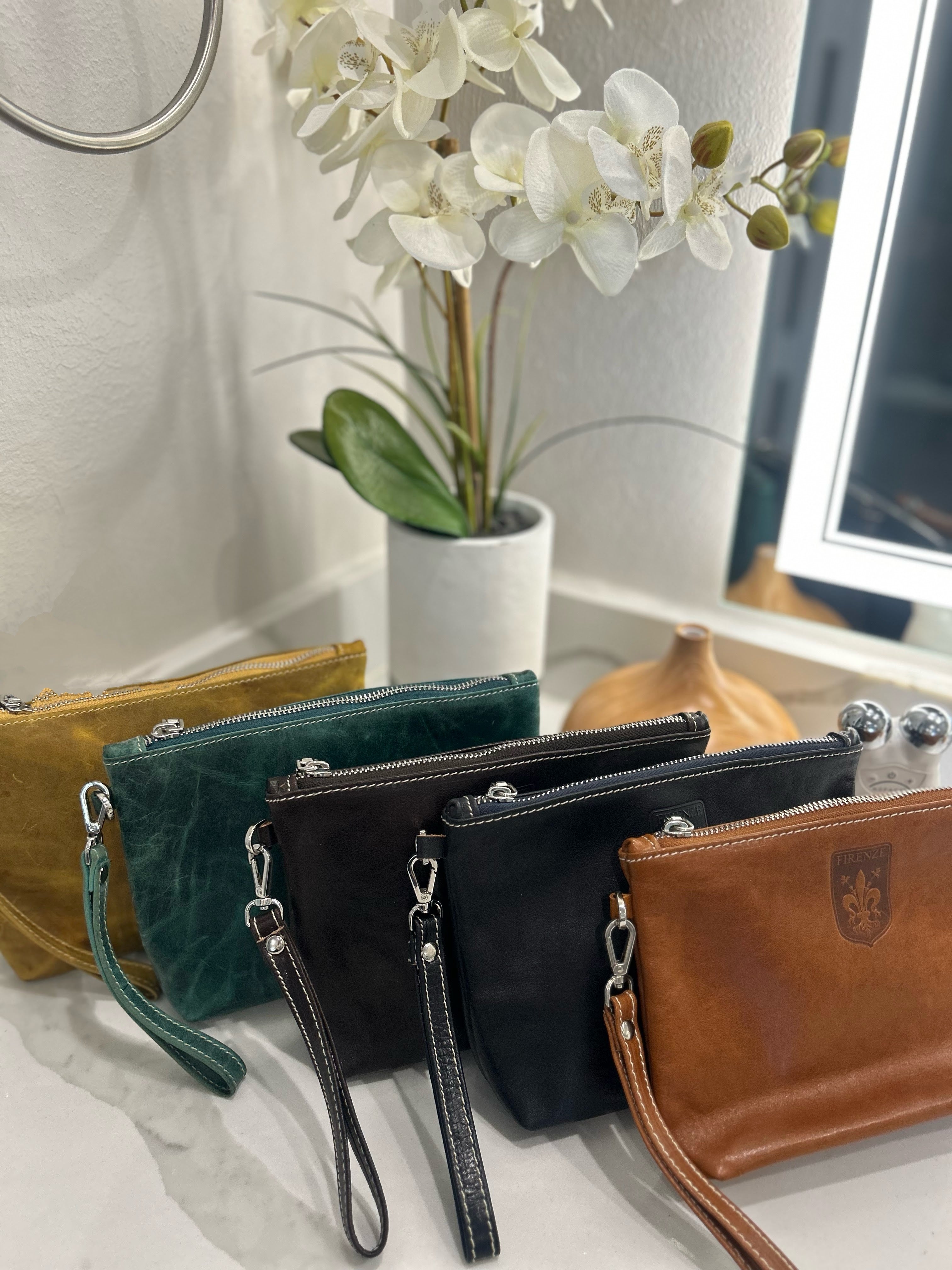 Firenze Smooth Leather Wristlet Pouch – Handcrafted in Italy (Black)
